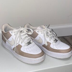 Nike Women's Sneakers White and Tan